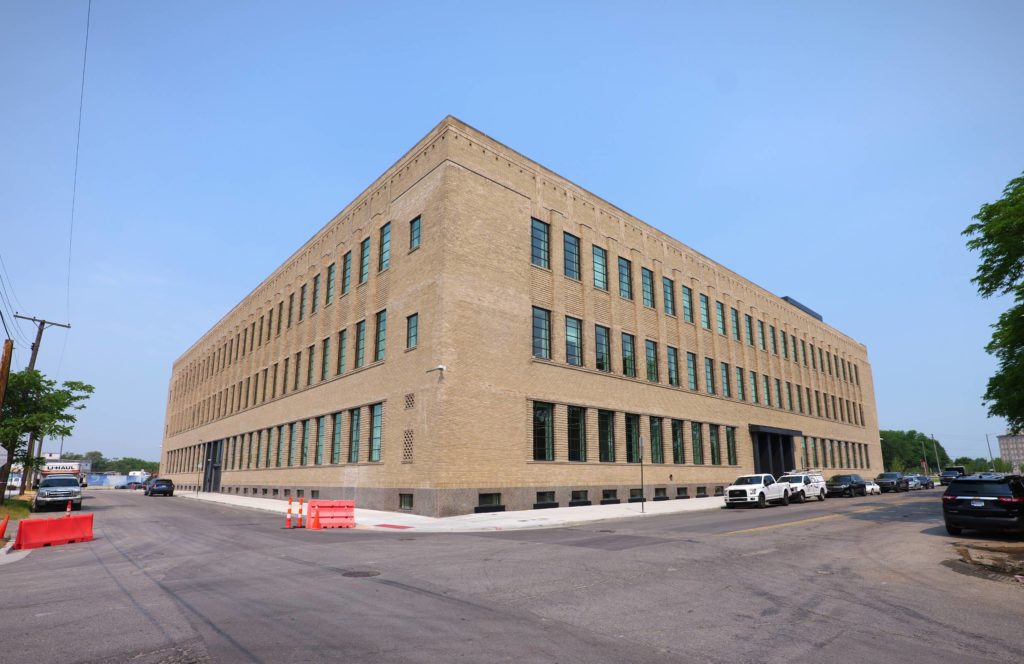 P1000951 - Leidal & Hart